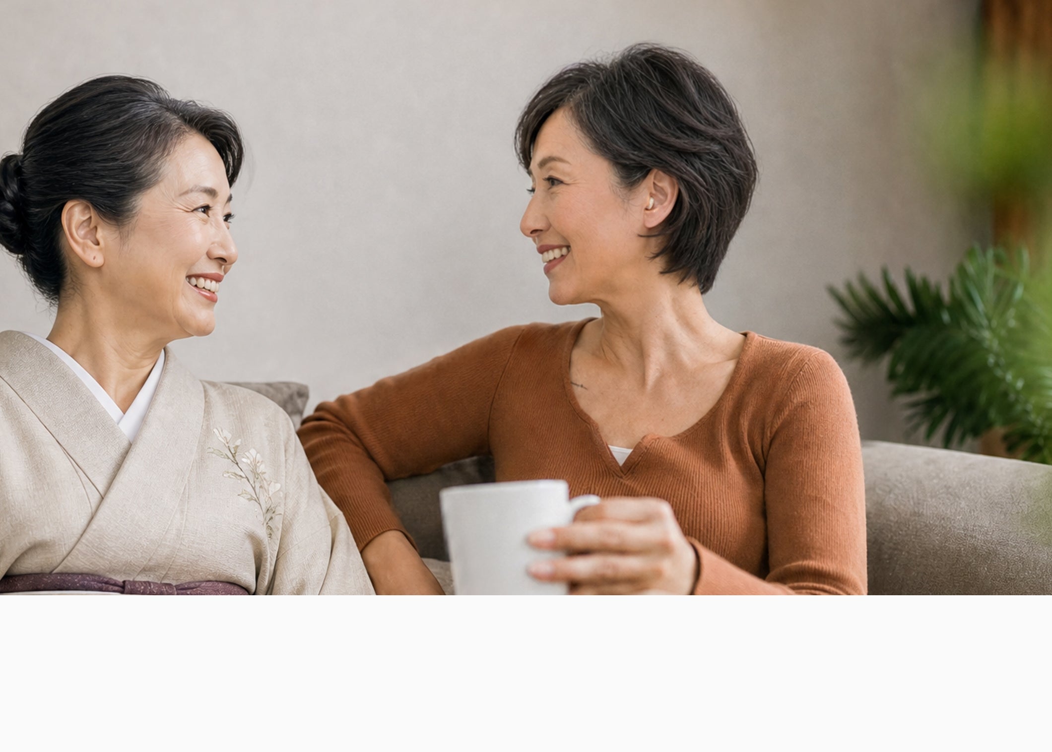 Cearvol（セアボル）の聴覚サポートで自宅での会話を楽しむ生活シーン画像